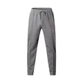 Vue frontale du pantalon de jogging gris pour homme avec cordon et couture apparente - Gris foncé