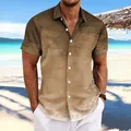 Gros plan d'une chemise de plage pour hommes avec imprimé palmier dégradé et boutons - Kaki