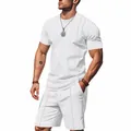 Vollansicht des weißen Waffelstrick-T-Shirts und der Shorts für Herren im Set - S / Oberteil Und Unterteil / Weiß