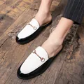 Mules en cuir pour hommes avec motif crocodile blanc et boucle dorée - 38 / Style Crocodile Noir et Blanc (081) / Blanc