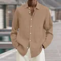 Dettaglio di una camicia casual da uomo a maniche lunghe a coste color kaki con bottoni - Taglia S / Top / Kaki