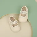 Detailed view of beige baby Mary Jane shoes with elegant pearl strap and soft sole - Internal Length 11.5cm / Artificial Pearl Flower Princess Shoes (19MBX3552) / Beige