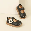 Schwarze Lauflernschuhe für Babymädchen mit weißer Blume und weicher brauner Sohle - Innenlänge 11.5cm / Fünfblättrige Blume Stil (13MBX8982) / Schwarz