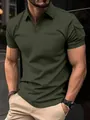 Detail van een casual herenpolo in legergroen met een functionele zak op de mouw - S / Tops / Legergroen