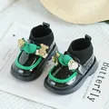 Chaussures élégantes en cuir verni noir pour fillettes avec nœud vert et breloques - Longueur Intérieure 12.0cm / Style Contraste avec Nœud (42MBX3380) / Noir