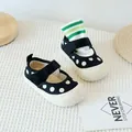 Adorables chaussures de marche à pois noirs et blancs pour bébé fille à semelle souple. - Longueur Intérieure 11.5cm / Chaussures de princesse à pois à semelle souple (26MBX5007) / Pois Noir