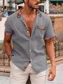 Vista detallada del cuello y bolsillo con parches de cuadros en camisa gris para hombre - S / Tops / Gris