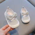 Graue atmungsaktive Mesh-Lauflernschuhe für Mädchen mit Schleife und weicher Sohle. - Grau