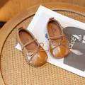Elegant brown patent leather Mary Jane shoes for little girls featuring a classic bow detail - Size 31 Insole 18.0cm / Brown