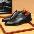Scarpe Oxford classiche da uomo in pelle nera con eleganti dettagli brogue intagliati - Nero