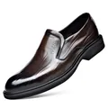 Klassische dunkelbraune geprägte Leder-Herrenschuhe zum Hineinschlüpfen für Business - 38 / Braun