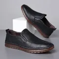 Mocasines casuales de cuero negro para hombre con suela de goma marrón y costuras detalladas - 38 / Zapatos de Cuero Casuales (5188) / Negro