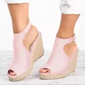 Élégantes sandales compensées en daim rose avec plateforme tressée et bride - Rose