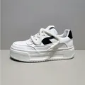 Baskets blanches à semelles compensées avec détails noirs, chaussures de sport tendance - Patchwork Noir et Blanc