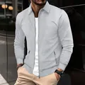 Vista dettagliata della giacca grigia in maglia a nido d'ape con zip e vestibilità slim - Grigio