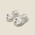 Elegante zilveren babysandalen voor meisjes met zachte zool en parel strik accent - Binnenlengte 11.0cm / Prinsessen Sandalen met Parelstrik (9MBX8817) / Beige
