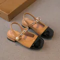 Elegantes sandalias bicolores beige y negro para niña con correa de cadena de perlas - 27 / Caqui