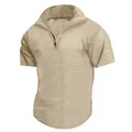 Primer plano de un polo de hombre con cremallera corta y textura de gofre en beige - S / Tops / Caqui