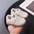 Zapatillas blancas crema para bebés con suela de goma y cierre de velcro infantil - Talla 16 / Beige (DX06) / Longitud Interior 11.5cm