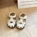 Détail de sandales de princesse pour bébé blanches avec nœud et semelles souples pour l'été - Taille 28 (Longueur Intérieure 17.8cm) / Beige
