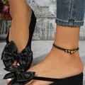 Elegantes chanclas de plataforma negras con gran lazo de satén y tobillera vintage. - 36 / Negro - Lazo Negro