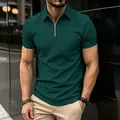 Détail d'un polo pour homme en maille gaufrée vert foncé avec col zippé stylé - Vert Foncé