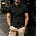 Détail d'un polo élégant pour homme en maille gaufrée avec une fermeture éclair - Noir
