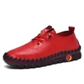 Zapatos de cuero para mujer cosidos a mano en rojo con suela blanda y diseño plano - 35 / Rojo (Estilo Cosido)