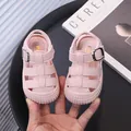 Sandalias rosas para bebé con suela suave antideslizante y protección de dedos - Longitud Interior 13cm (Talla 17) / Sandalias de Punta Cerrada (H980) / Rosa