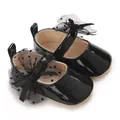 Schwarze Baby-Lauflernschuhe aus Lackleder mit gepunkteter Netzschleife - Schwarz