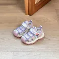 Detail van paarse glitter mesh meisjessandalen met zachte rubberen zolen voor kinderen - Paars