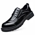 Elegante schwarze Herrenschuhe mit atmungsaktivem Hohlraum-Design und Schnürverschluss. - 38 / Schwarz