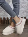 Bottes de neige compensées en peau de mouton crème pour femmes avec coutures rouges élégantes - Blanc Cassé