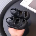 Sandali neri chiusi per neonati con suola morbida e cuciture bianche per bambini piccoli. - Lunghezza Interna 12.5cm Taglia 16 / Nero