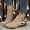 Detailansicht der Damenstiefeletten mit Leopardenmuster und beigem Wildleder-Patchwork - Beige
