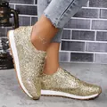 Κομψά χρυσά γυναικεία sneakers με πλατφόρμα, παγιέτες και κλείσιμο με κορδόνια μπροστά - 36 / Χρυσό