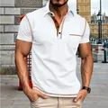 Detail van wit heren poloshirt met bruine contrastafwerking en borstzak, zomerse stijl - S / Tops / Wit