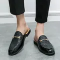 Mocassins pailletés noirs pour hommes avec boucle dorée, mules slip-on élégantes - 38 / Noir