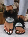 Stilvolle schwarze Sandalen mit Kunstpelz, Perlenaugen-Dekor und Zehenring-Design - 36 / Schwarz
