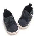 Vue détaillée en plongée de chaussures de marche antidérapantes bleu marine pour bébé - Bleu foncé