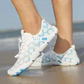 Scarpe da scoglio bianche traspiranti con motivo esagonale blu e suola antiscivolo - 35 / bianco e blu