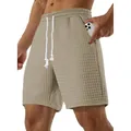 Detailansicht der beigen karierten Herrenshorts mit funktionaler und tiefer Seitentasche - S / Unterteile / Khaki