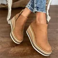 Elegant brown wedge ankle boots with side zipper and thick platform sole - 35 / Tan