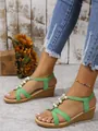Boho-Keilsandalen in Grün mit eleganten Perlen- und Perlenverzierungen für den Strand - Hellgrün