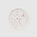Bottone in resina ecologica premium con macchioline marroni su base bianco crema - 15.0mm / Bianco