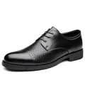 Elegante scarpa stringata da uomo in pelle nera con dettagli traforati al laser - 38 / Stile Traforato (1988-1) / Nero