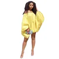 Abito corto giallo con spalle scoperte e maniche a pipistrello oversize alla moda - Taglia S / Vestiti / Giallo
