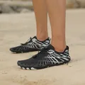 Scarpe da spiaggia nere e argento con un profilo a cinque dita a piedi nudi per esterno - 36 / argento nero