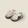 Zapatillas de deporte para niños pequeños en beige y marino con doble cierre de velcro - Gris