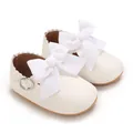 Détail de chaussures de princesse pour bébé en cuir PU blanc avec nœud - Blanc